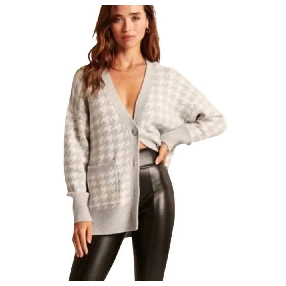 Abercrombie & Fitch houndstooth gray button up cardigan Large